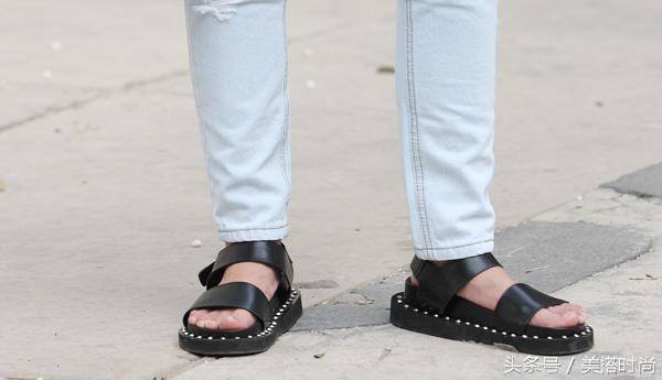 18套简单干净的白t恤穿搭合集,夏天穿白t恤太单调学我这样搭配