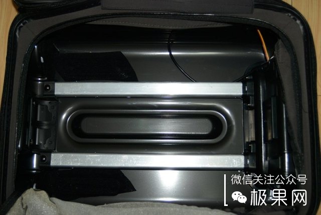 最适合自动行走的旅行箱,自动打开旅行箱