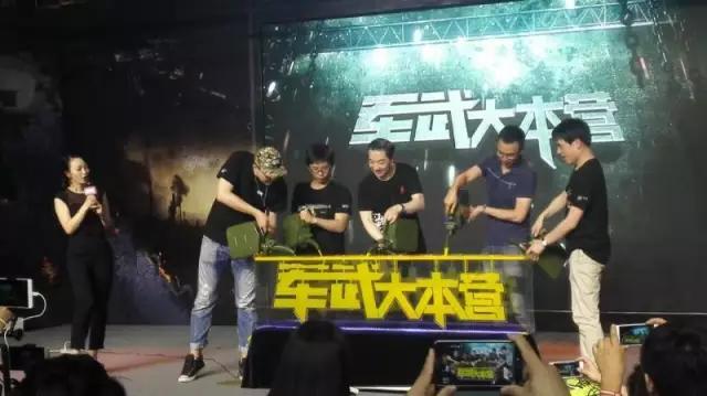 张召忠真的要当局座啦！这回真被玩坏，新节目发布会表情包诞生！