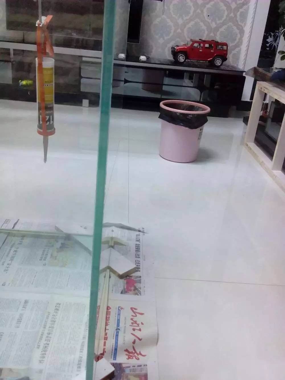 没养鱼有油膜,没养鱼只是在岸上走