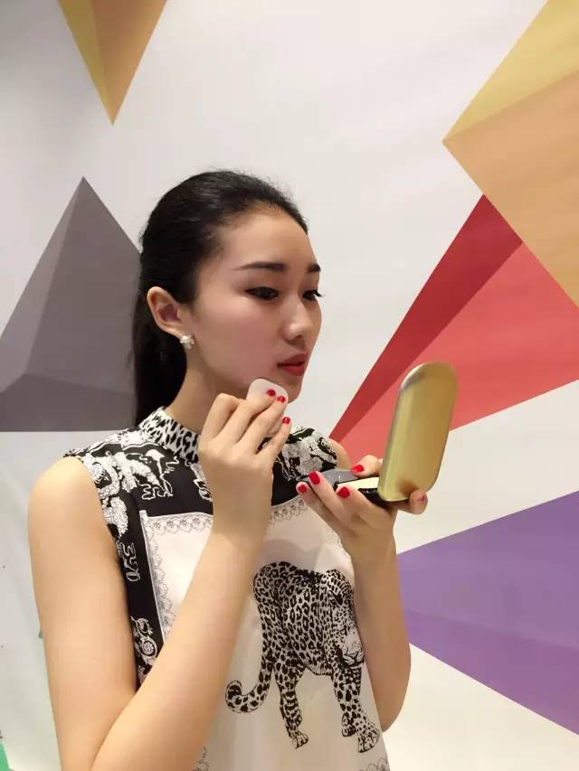 一秒变巨星，重姐绝美彩妆大片抢先看！