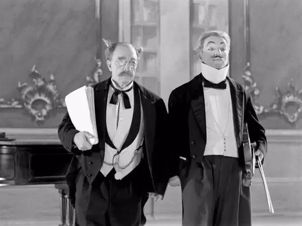 一部致敬卓别林的电影,卓别林的电影给我们带来的启发