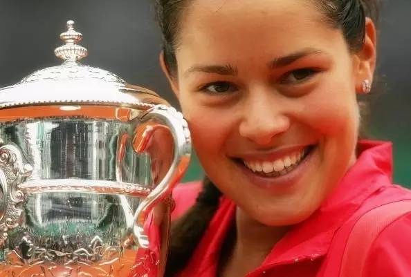 网坛最美的伊万嫁人了，这是“小猪”欧洲杯出局后最开心的时刻！