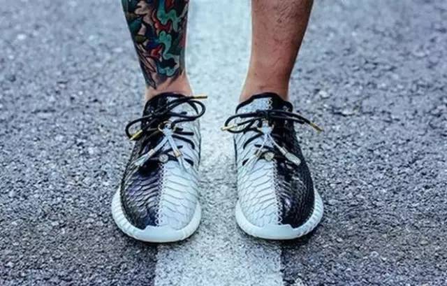 型男健身腹肌,健美肌肉男是靠练出来的吗