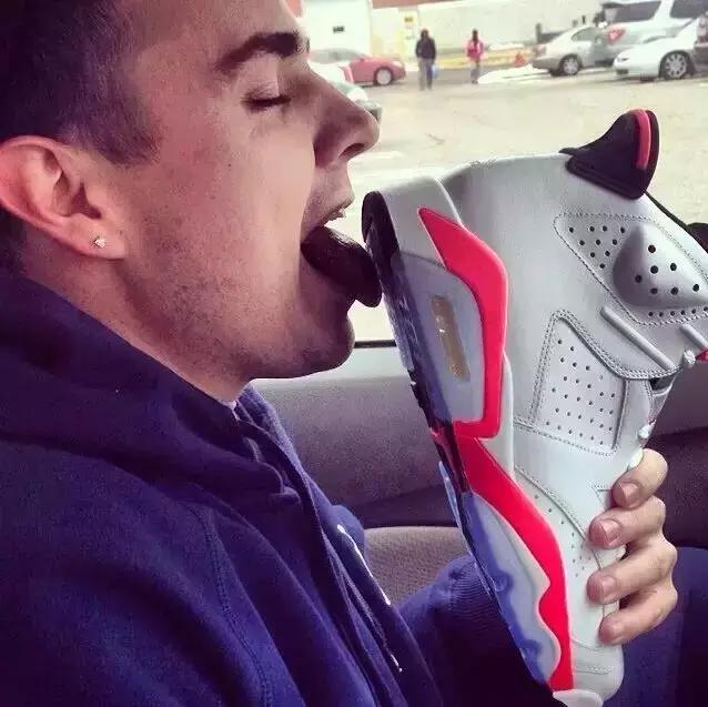 见过爱球鞋的,但是爱成这样的,你见过吗?