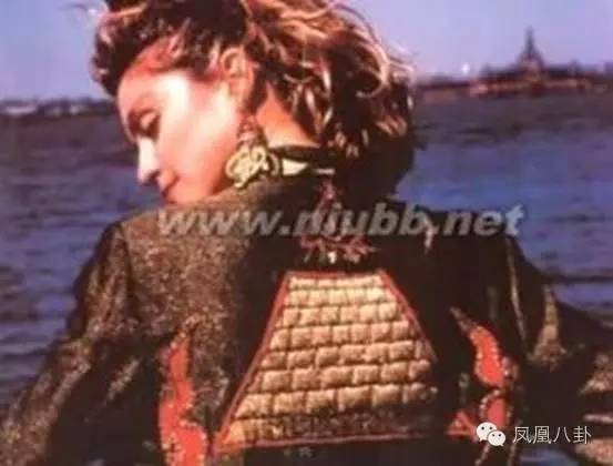 手势暗藏神秘代码、顶级明星纷纷效忠？娱乐圈竟还隐藏着神秘组织