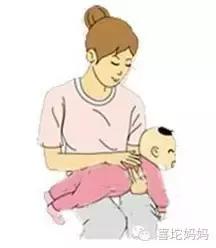 新生儿吐奶怎样拍嗝,新生儿总是吐奶应该怎么拍嗝