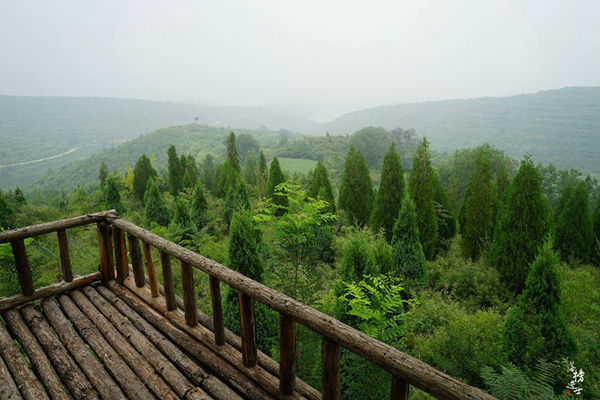 行走红石沟，入眼皆是画