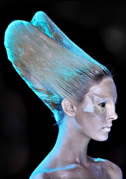 已故时尚大师DNA做的*皮人**面料你敢用吗？