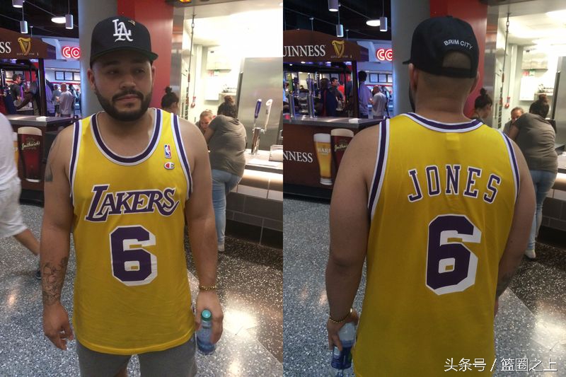 球迷也是风景线！夏季联赛场边出现了14件另类球衣！