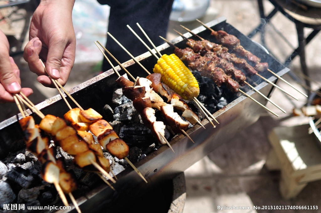 烧烤是无烟炭好还是木炭好,为什么烧烤必须用木炭