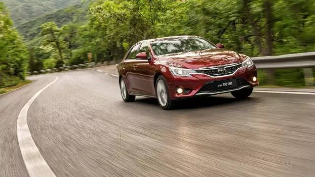 凯美瑞六代对比锐志,被低估的日系家轿