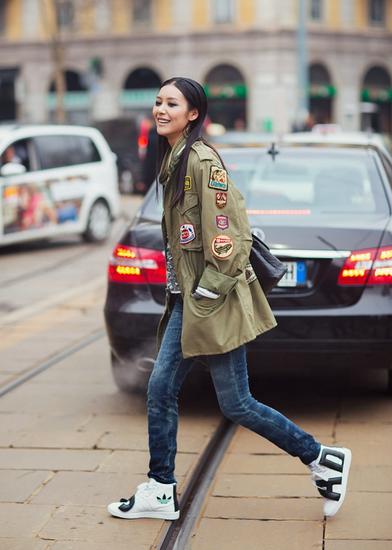 时装秀超模大表姐刘雯气质不一般,最新大表姐刘雯穿搭鞋子