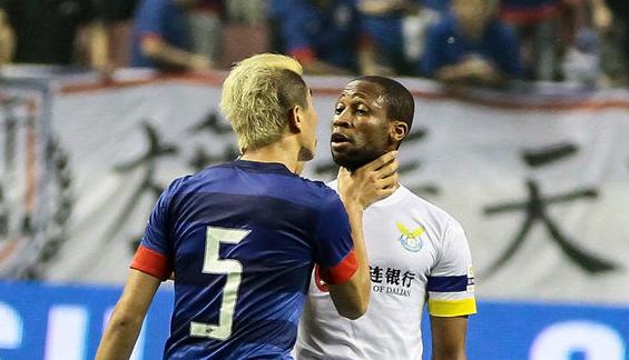 在巴萨与图雷齐名登陆中超遭戴琳锁喉对骂继海现成意甲一宝