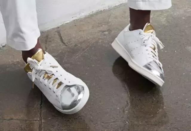 颤抖吧！一起来设计一双“拉仇恨”配色的三叶草吧！