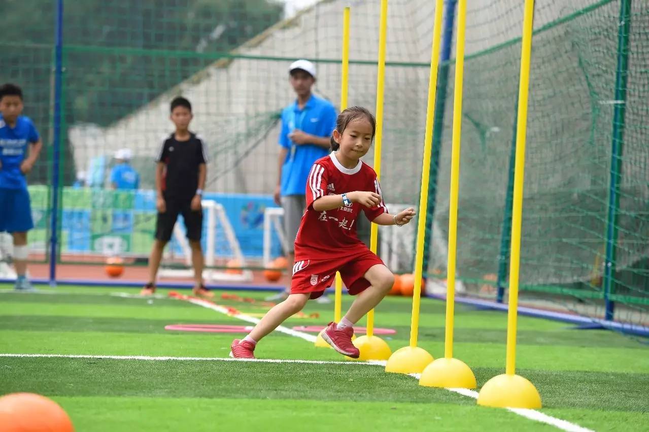 首届少儿足球嘉年华,萌娃乐翻天哈尔滨
