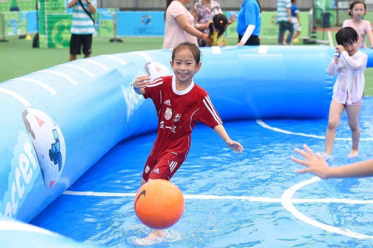 首届少儿足球嘉年华,萌娃乐翻天哈尔滨