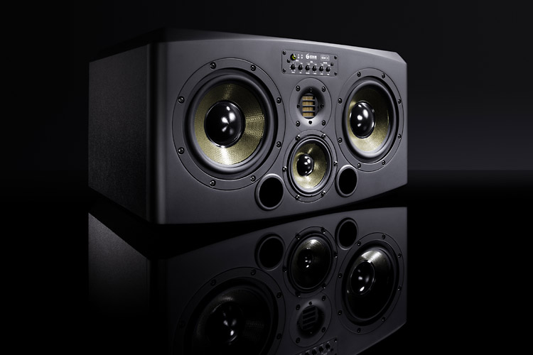 Hi-Fi+家庭影院+数控机床+模型+茶道+抄经=机长空间