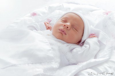 月子里的宝宝拉肚子是奶粉过敏吗,月子里宝宝腹泻表现