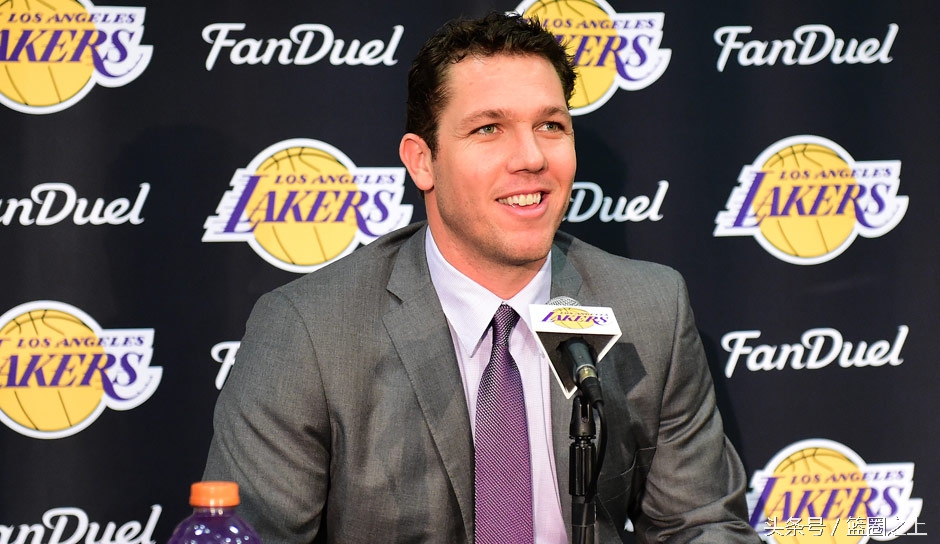 16座晃眼的冠军金杯!尽管落魄,他们才是洛城的主人!