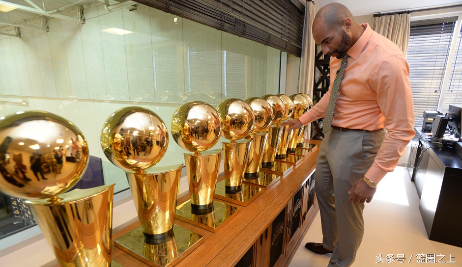 16座晃眼的冠军金杯!尽管落魄,他们才是洛城的主人!