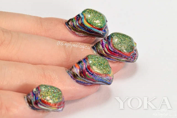 1星期千万收视:在嘴唇上涂抹100层唇彩会怎样?