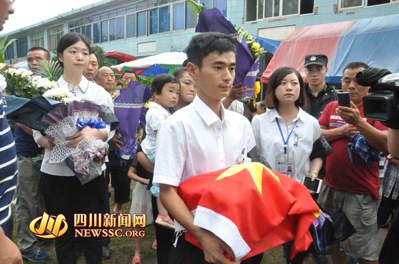 维和烈士李磊全程视频,维和军人李磊牺牲