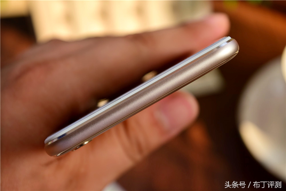 vivox71600万柔光双摄,vivox7拍照效果