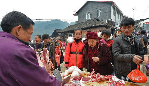 有钱没钱回家过年完整版,有钱没钱回家杀猪过年