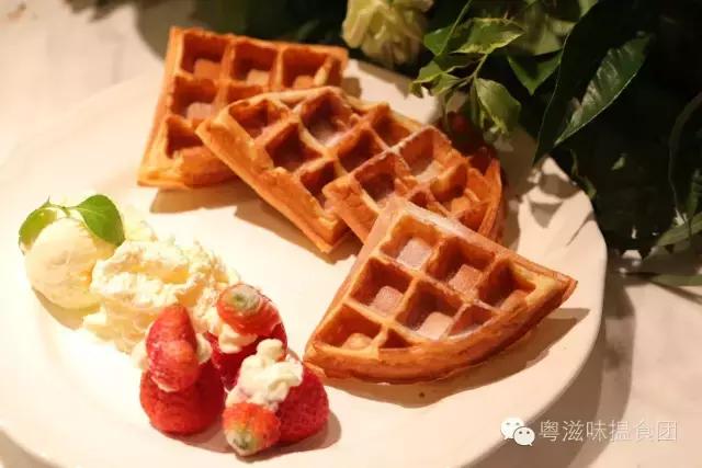 轻奢金x薄荷绿,原来你是这么一家茶饮店(文末教你刷我的卡