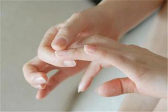 得了灰指甲最简单有效解决办法,为什么灰指甲容易长在脚上