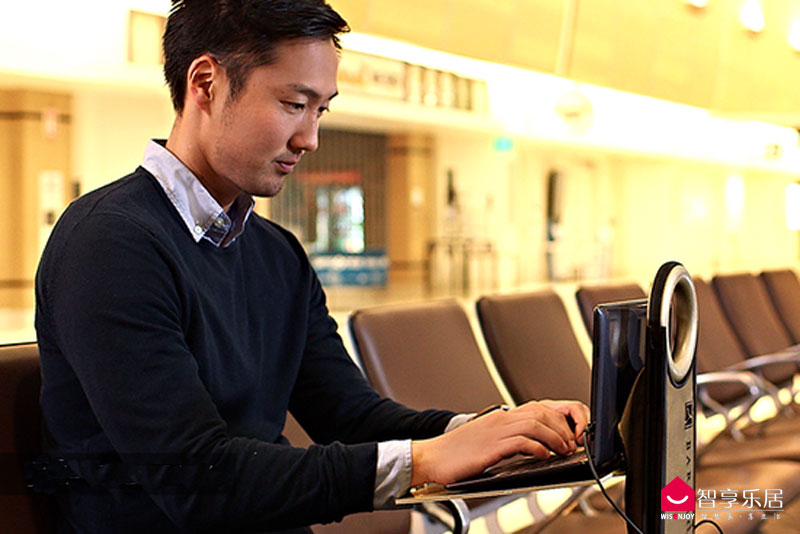 有了行李箱方便多了,有拉杆的箱子