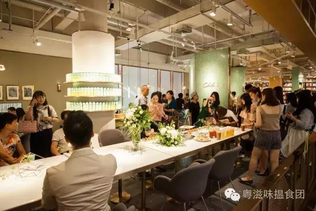 轻奢金x薄荷绿,原来你是这么一家茶饮店(文末教你刷我的卡