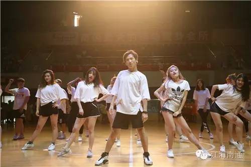 请来了孙雯，还惊动了不少国际友人！南通这场足球盛宴可有看头了~