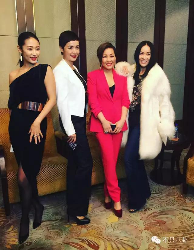 你们都在吐槽她的节目不如“康熙”，可她的人生已经赢得了掌声！