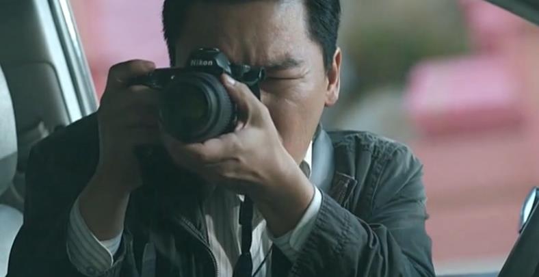 三星、LG贯穿剧情，聊聊韩国影片《局内人》中出现的电子产品