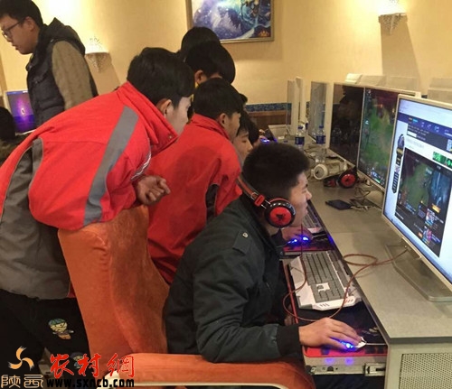 网吧违规接纳未成年举报电话,网吧容留未成年上网怎么处罚