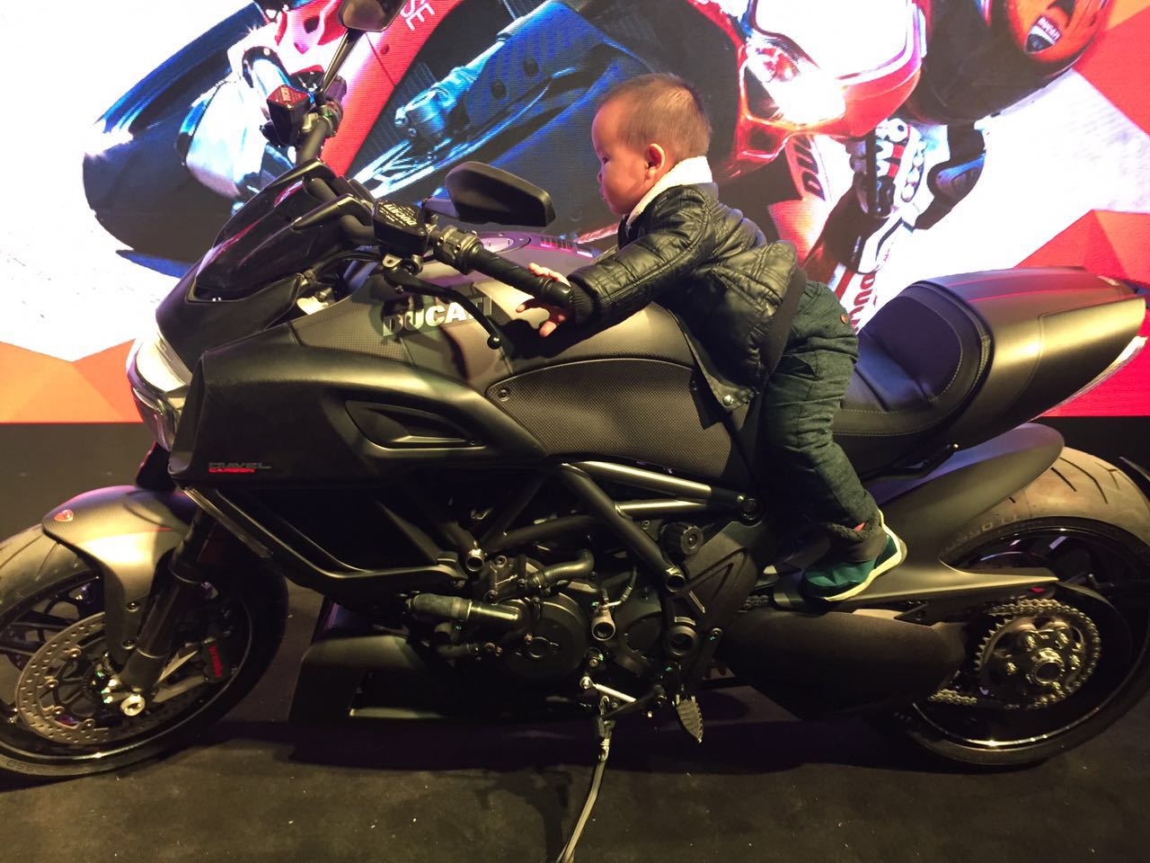 数百名杜卡迪车主齐聚北京，新款杜卡迪魔鬼Carbon现身