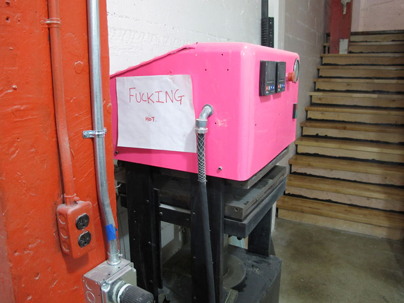 带你深入这家震动棒工厂!