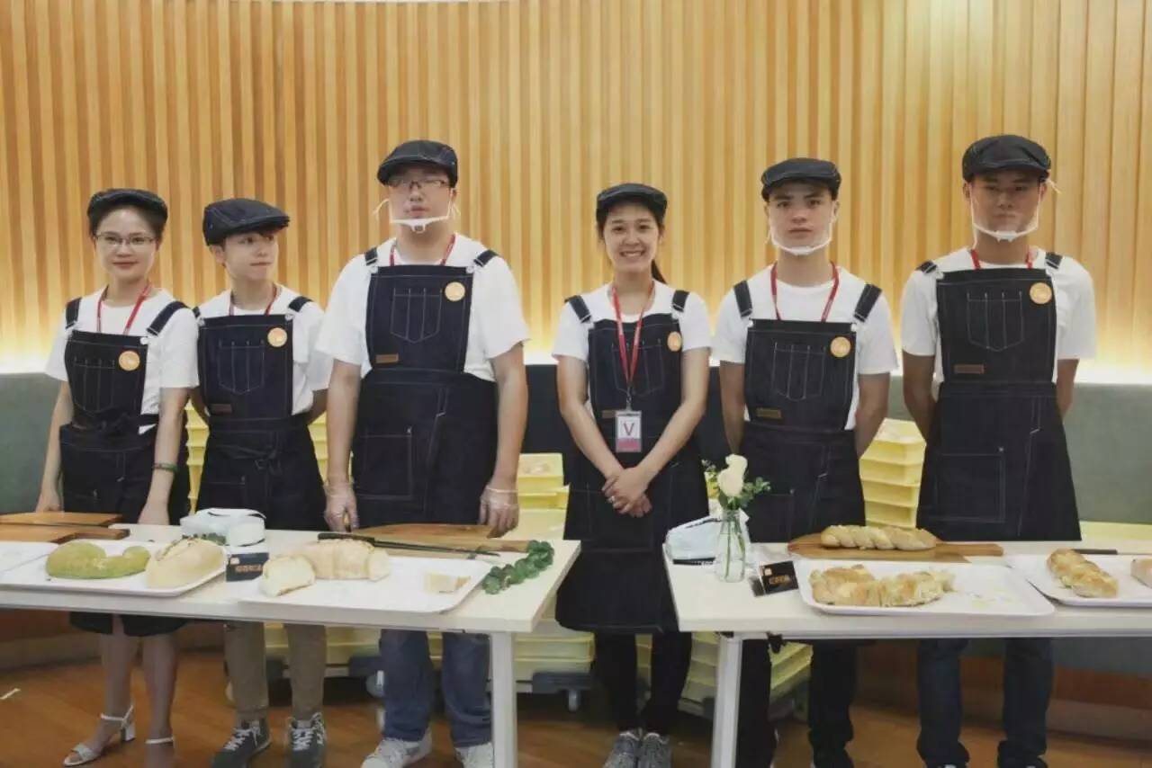 故事|离开工作十年的腾讯，她开了家不一样的面包店