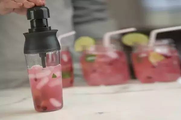 十二星座中最爱狮子座的星座,十二星座的狮子座最爱的是什么