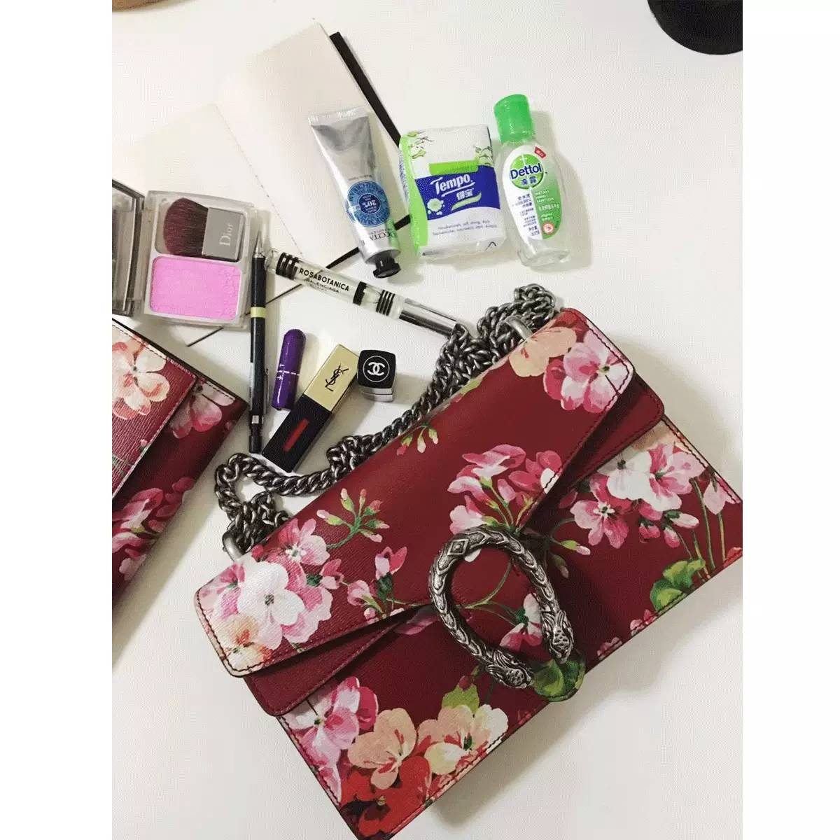 粉丝寄来的包,粉丝寄来了一箱包包