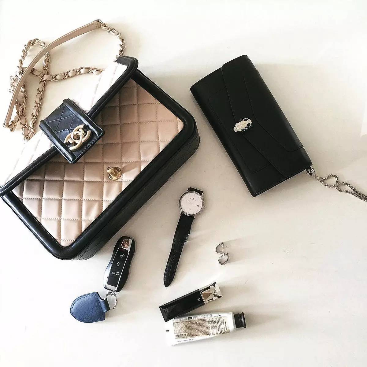 粉丝寄来了一箱包包,粉丝发来的包裹