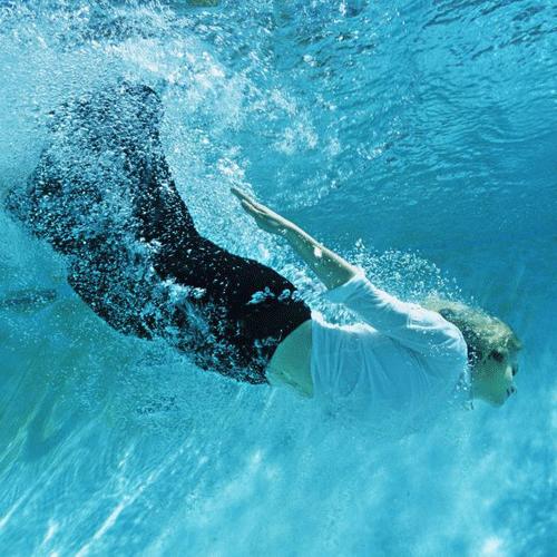 游泳抽筋怎么办最快解决,游泳抽筋怎么办动画视频