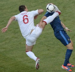 踢足球前需要准备什么,既能跑步又能踢足球的鞋子