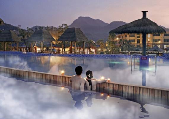 热了吧，来雪浪湖浪一夏吧！上海雪浪湖泼水节等你来嗨！