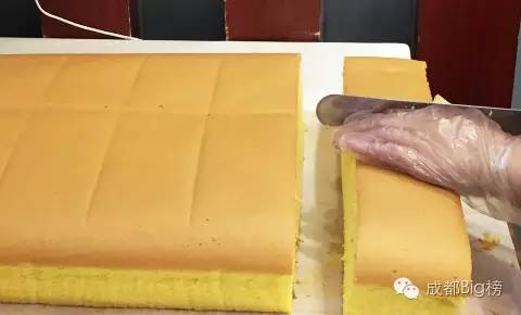 这个挨着成都建设巷的新新社区，看起来好像很好吃。