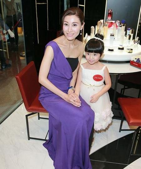 一代玉女终变老，眼角皱纹甩不掉，欲还水嫩肌，好文必可取。