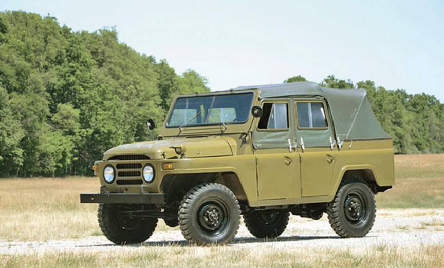 退伍老兵敬礼军车鸣笛感动想哭,中国军队老军车