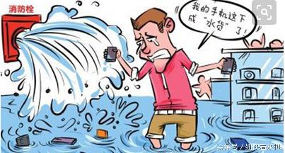 手机屏进水有湿影怎么办,手机进水了怎么办最有效方法